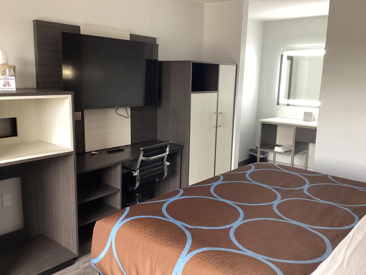 Super 8 By Wyndham Baltimore Northwest Hotel