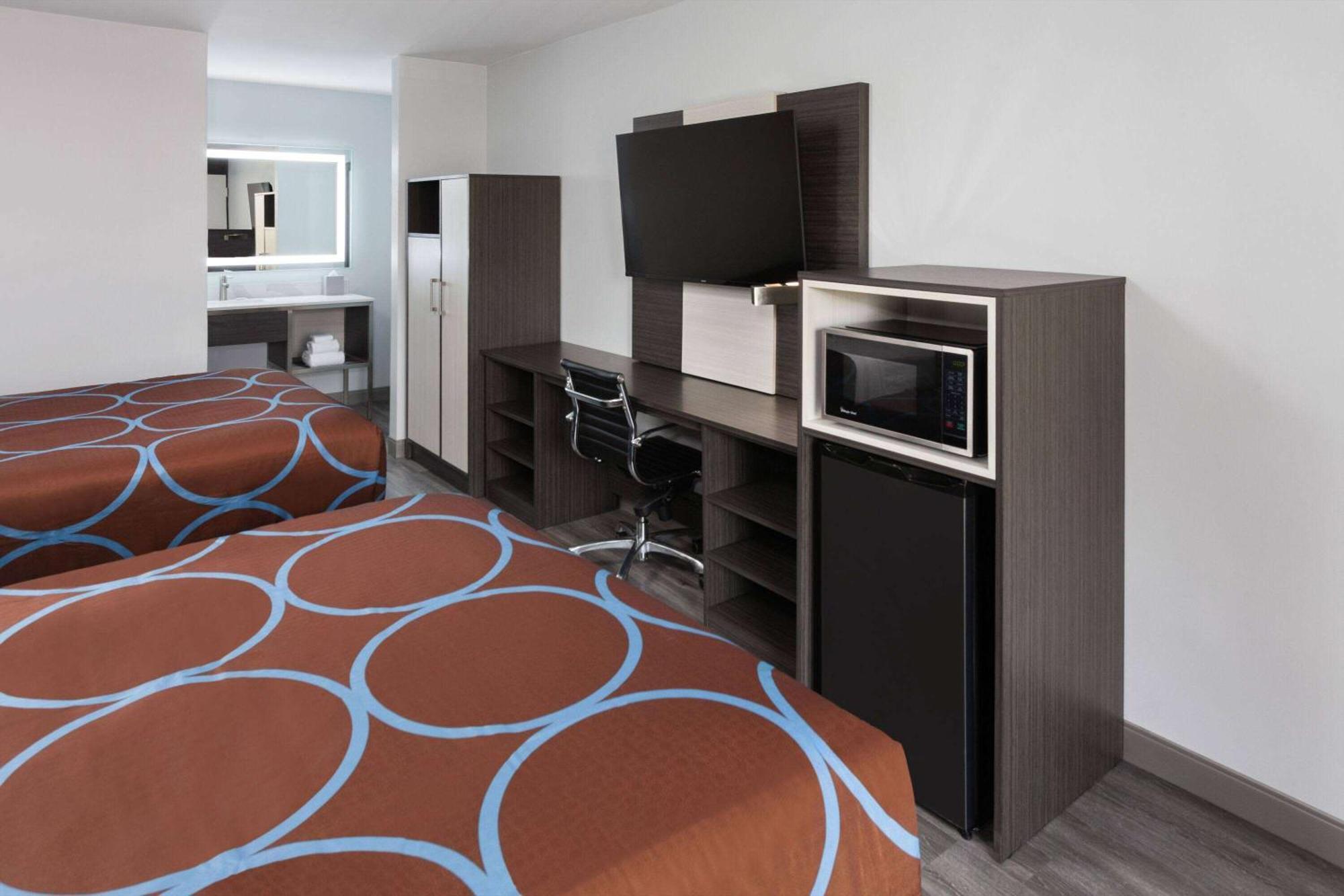 Super 8 By Wyndham Baltimore Northwest Hotel *