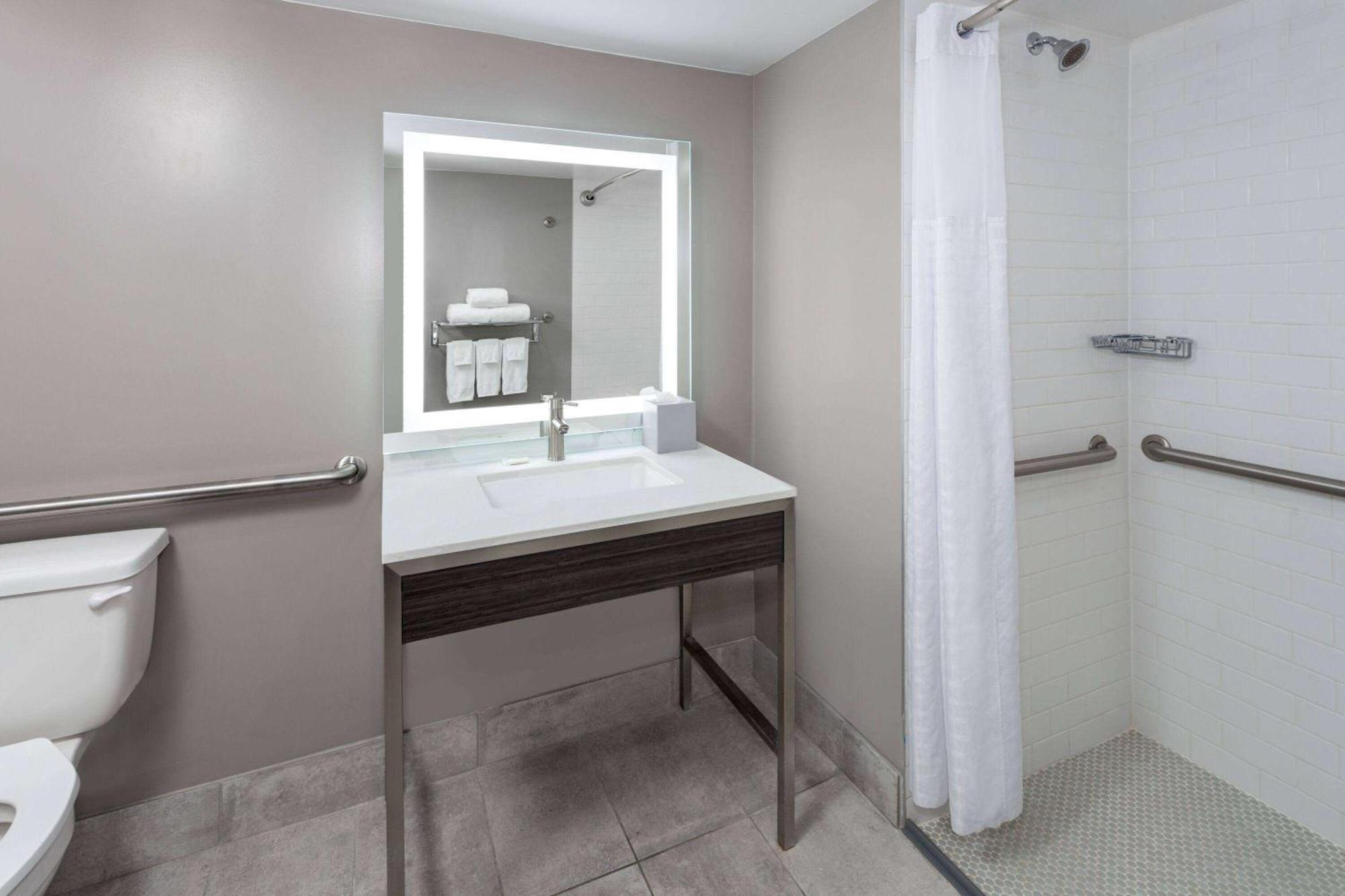 Hotel Super 8 By Wyndham Baltimore Northwest Windsor Mill