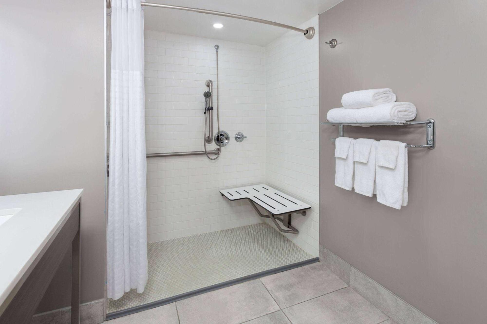 Super 8 By Wyndham Baltimore Northwest Hotel