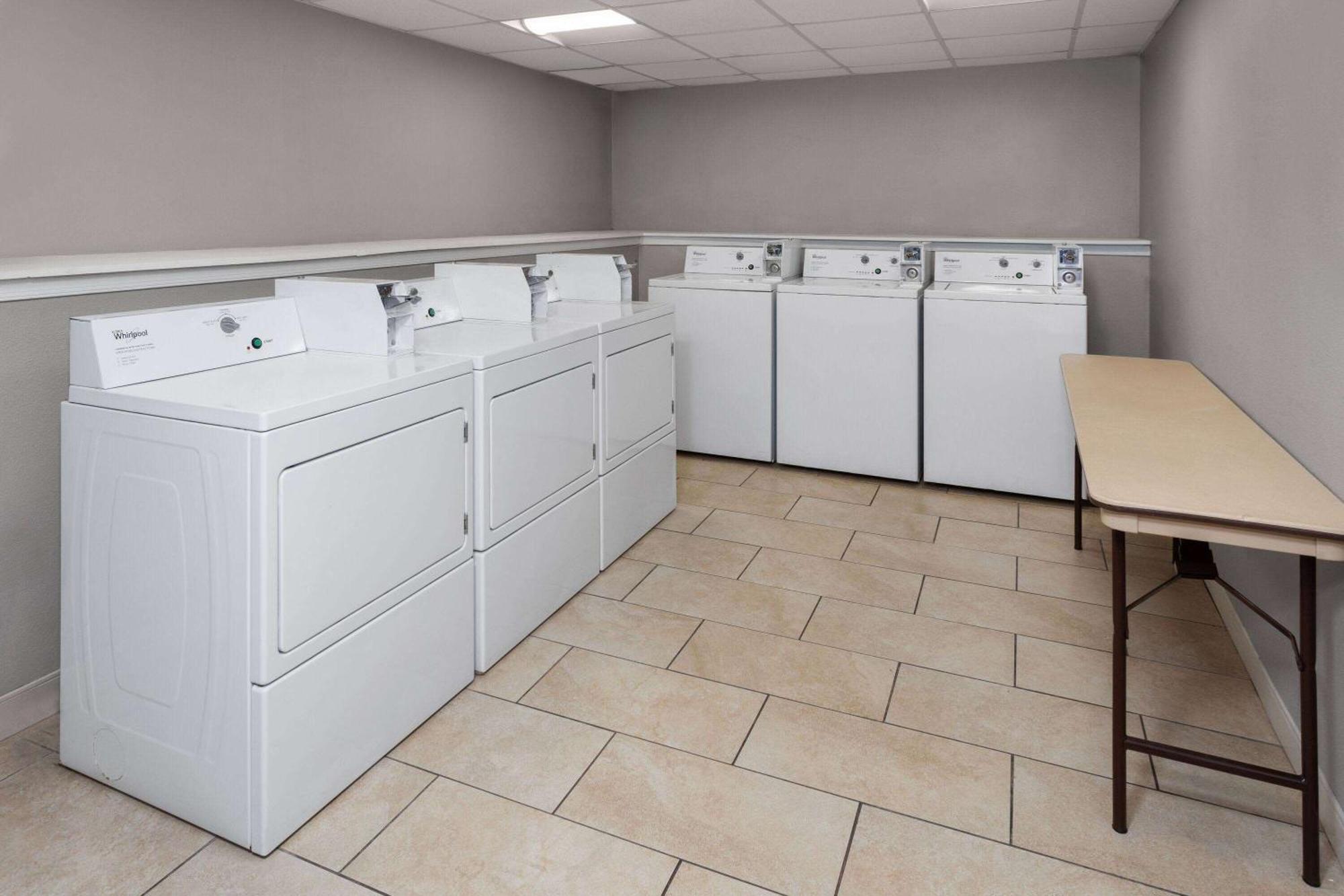 Super 8 By Wyndham Baltimore Northwest *