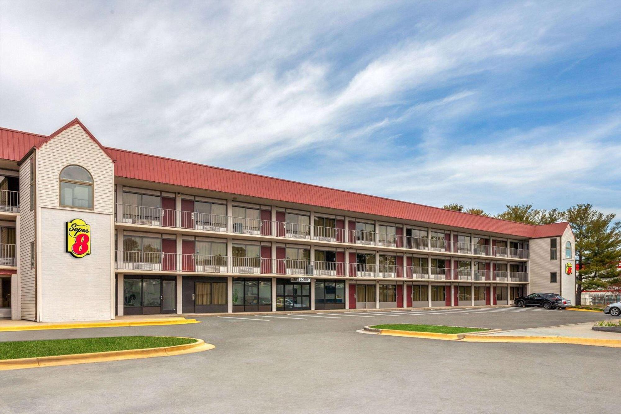 Hotel Super 8 By Wyndham Baltimore Northwest