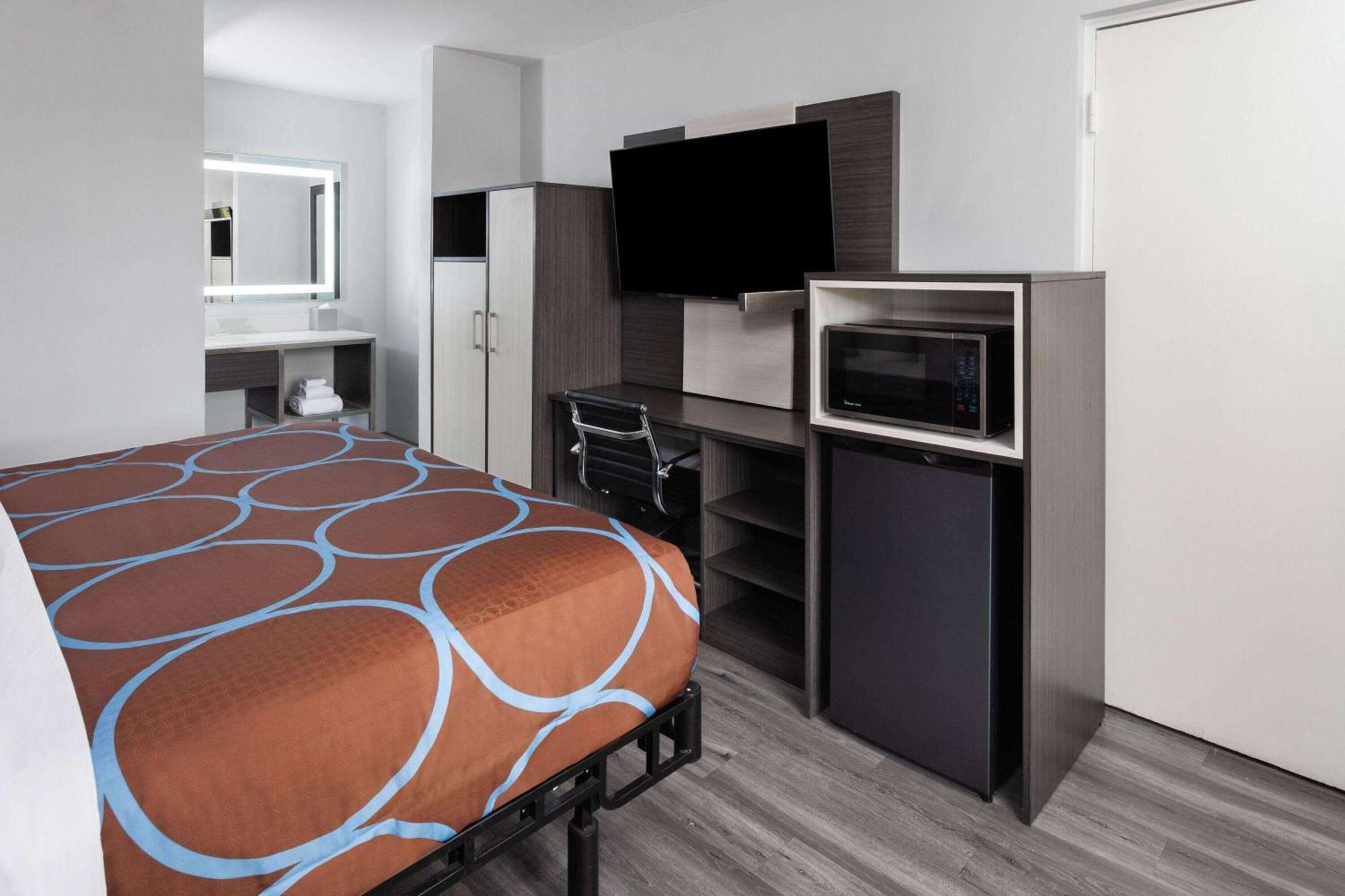 Super 8 By Wyndham Baltimore Northwest Hotel Windsor Mill